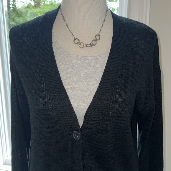 Awesome Classic Black Banana Republic V-neck Cardigan Sweater, Medium, NWOT - Picture 2 of 9